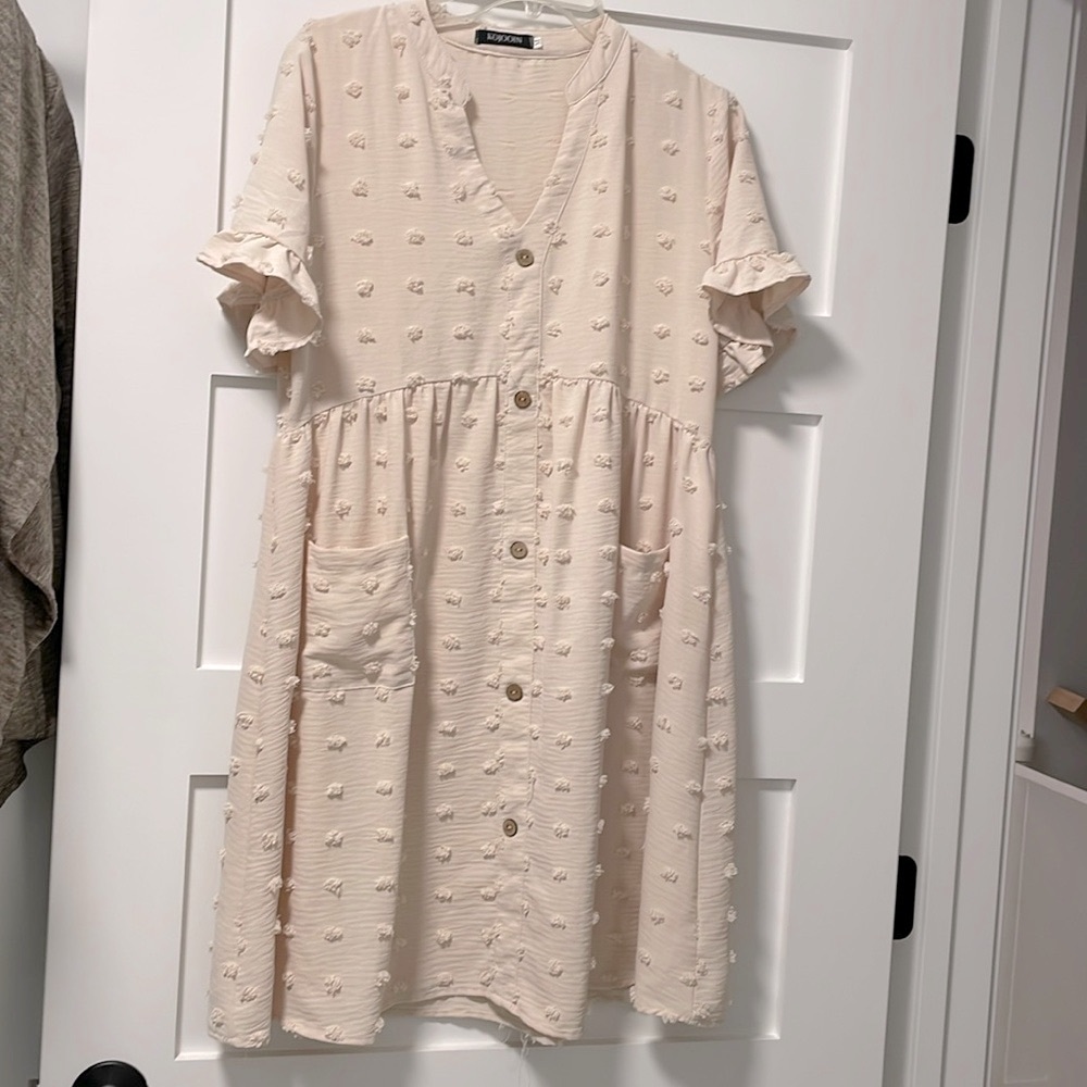 Kojooin dress with ruffled sleeves